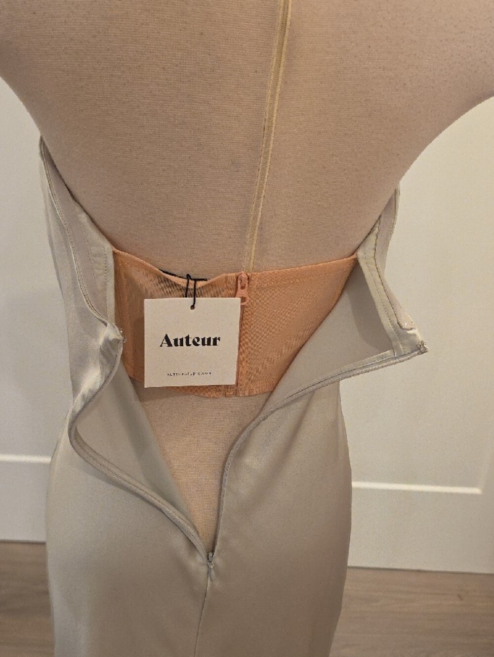 Auteur Solene Strapless Satin column Gown in Silver size M new with tags - Picture 8 of 13